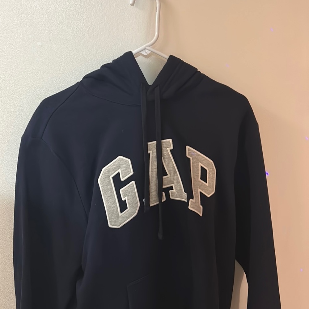 “Gap” sweatshirt